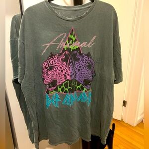 GREEN DISTRESSED URBAN OUTFITTERS OVERSIZED DEF LEPPARD GRAPHIC CONCERT TEE